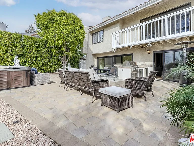 2637 Angelo Dr — Photo 17