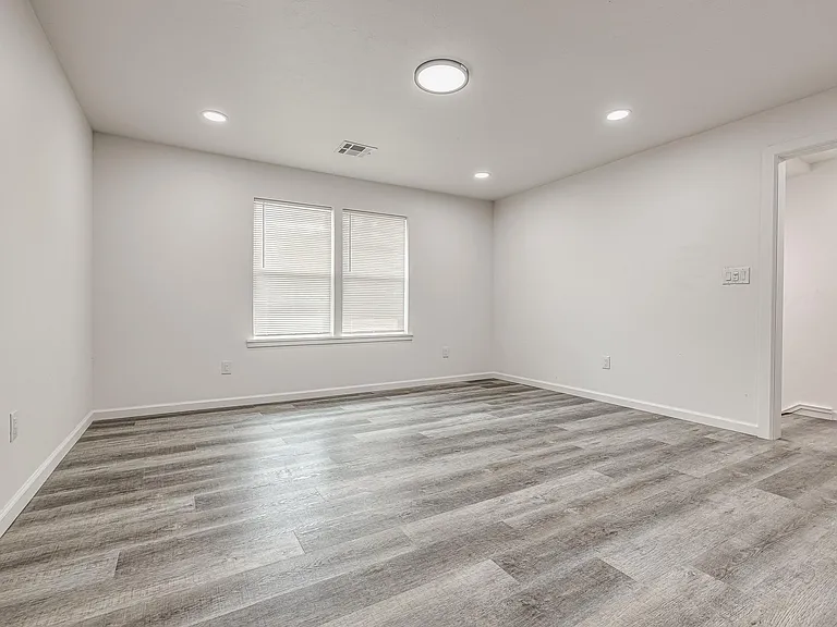 3025 SW 19th St — Photo 3