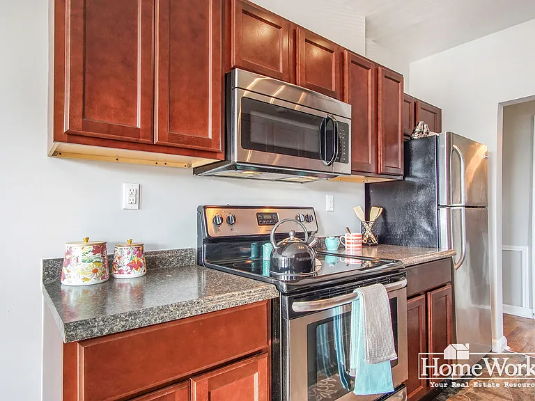 1009 E Jefferson Blvd — Photo 9