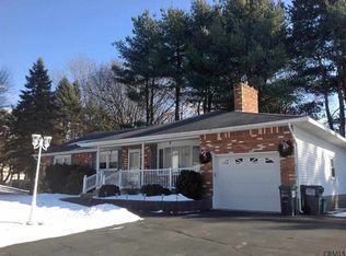 11 Danielwood Dr, Loudonville, NY 12211