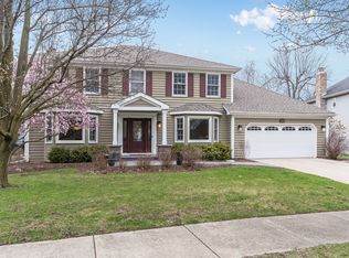 1541 Meadowland Dr, Naperville, IL 60540