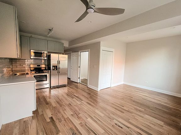 5th image of 2944 N Rockwell St #2