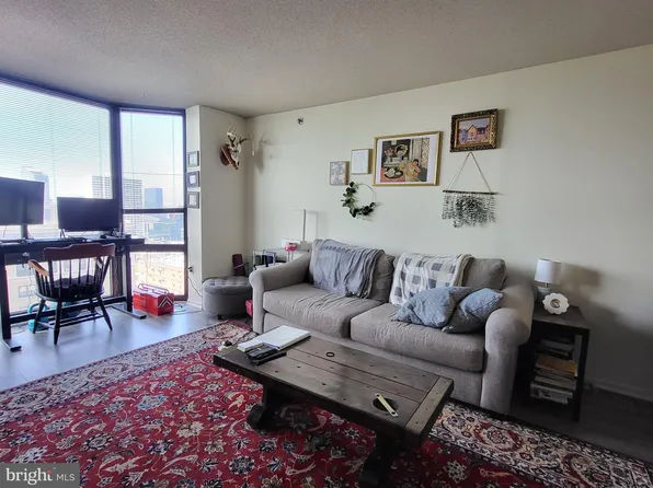 2020 Walnut St APT 21K, Philadelphia, PA 19103