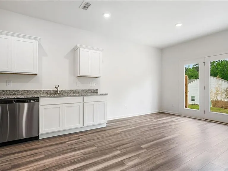 602 Jervis Way — Photo 17