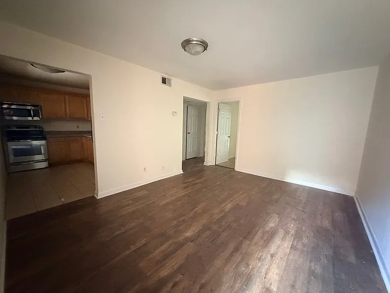 250 Little St #B202 — Photo 10