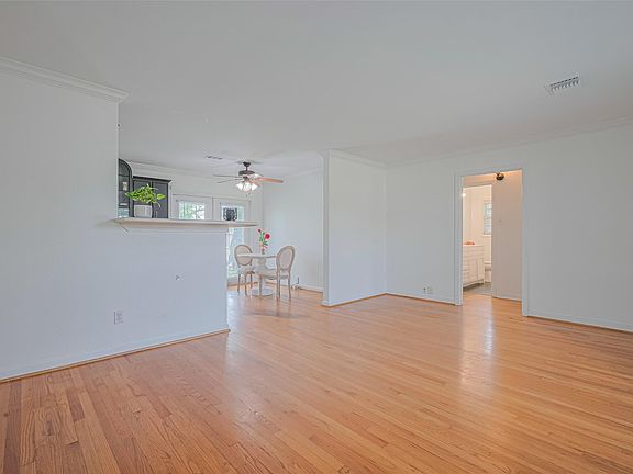 5th image of 3042 Oak Forest Dr