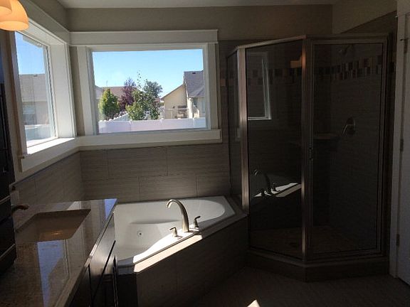 4th image of 452 N Pointe Dr
