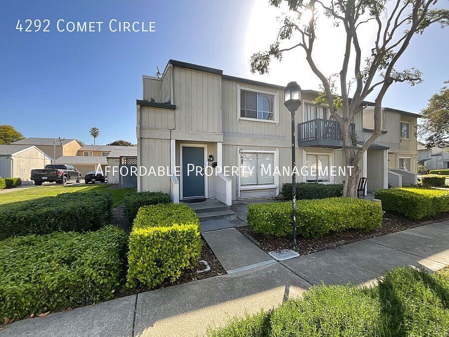 1st image of 4292 Comet Cir