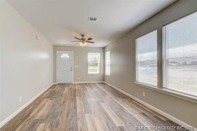 3 bed, 2.0 bath, 1251 sqft, $1,550 — Photo 2