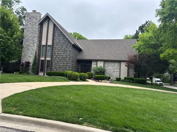 8800 Rosewood Dr, Prairie Village, KS 66207