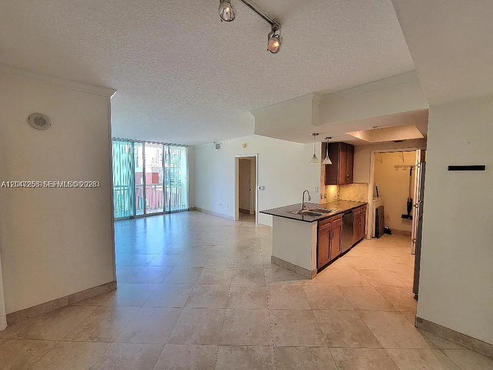 2000 N Bayshore Dr #707