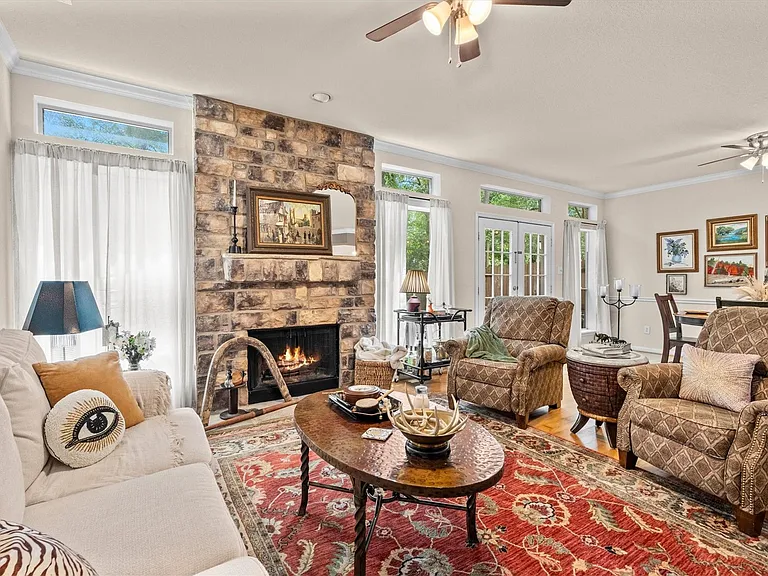 31 Endor Forest Pl — Photo 13