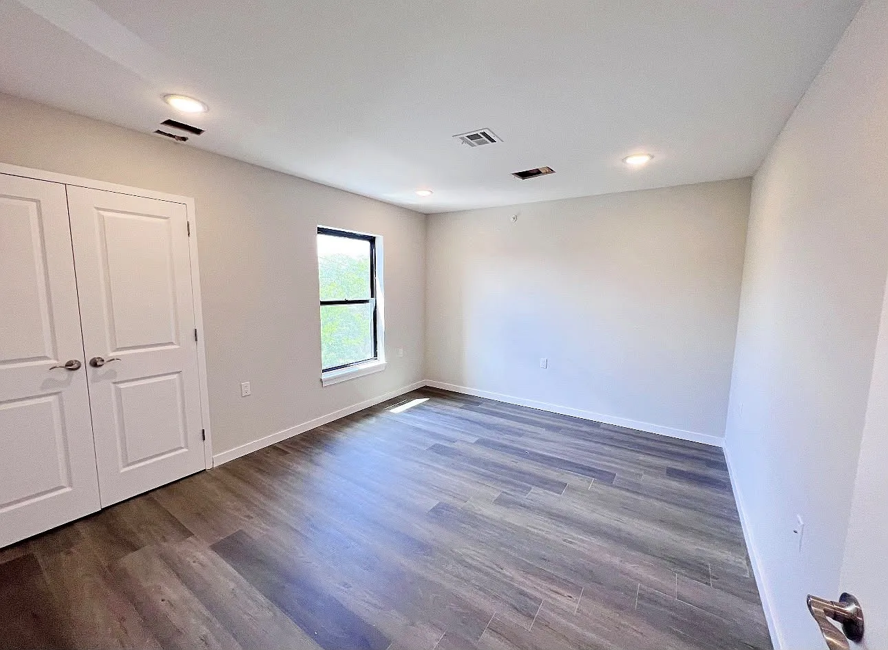 2 bed, $2,045 — Photo 4