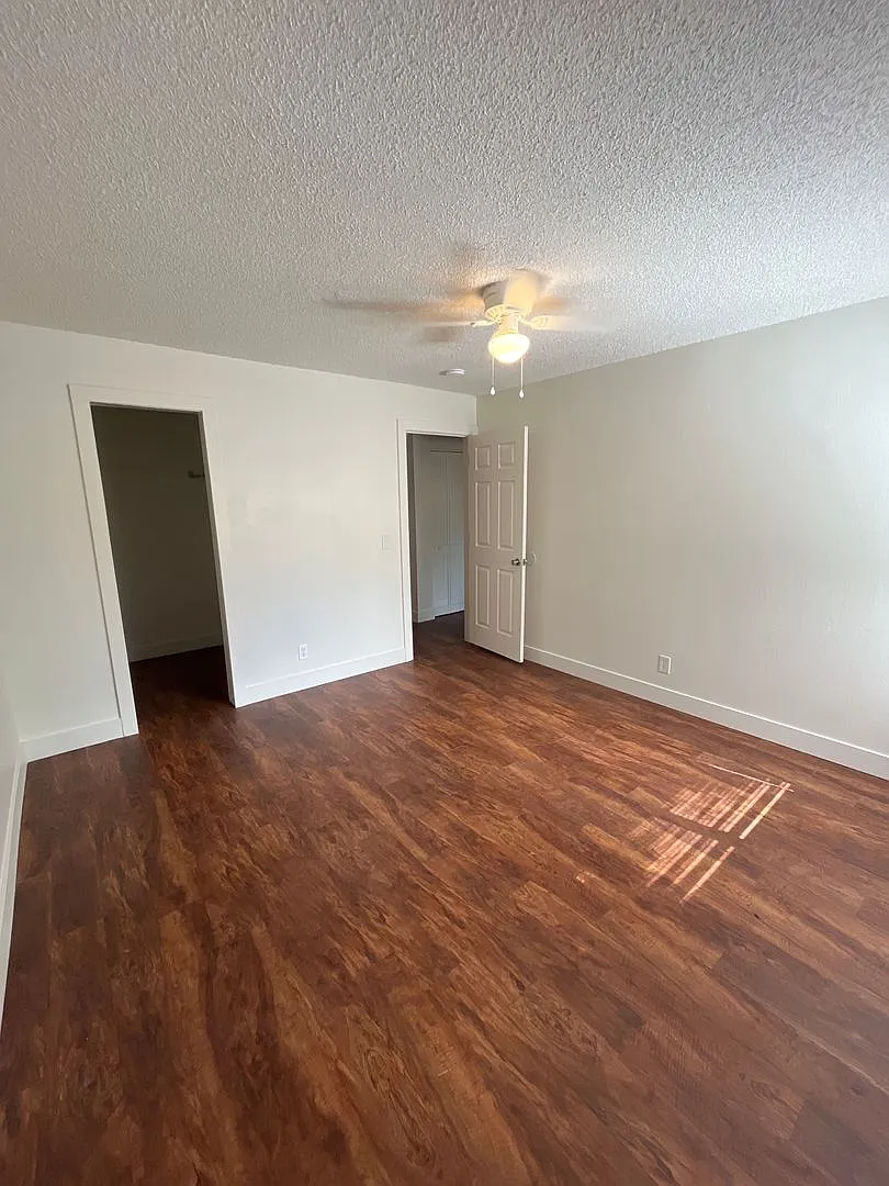 Yarrow Apartments — Photo 4