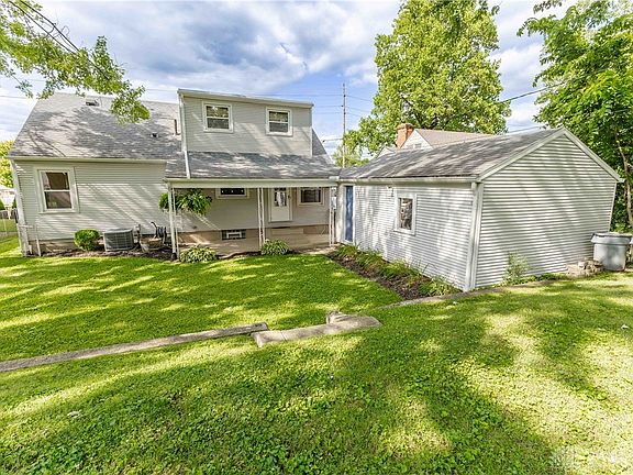 3rd image of 404 E Dorothy Ln