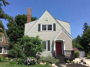 6 Hanover Rd, Pleasant Ridge, MI 48069