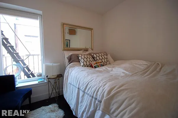 Rented by REAL New York | media 22