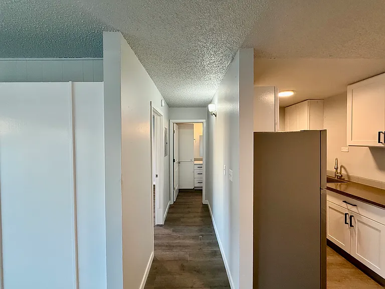 1725 SW Barton St #201 — Photo 4
