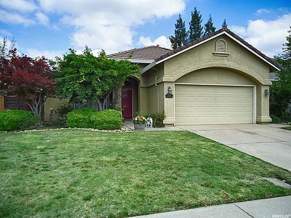 2nd image of 2621 Candlewood Dr