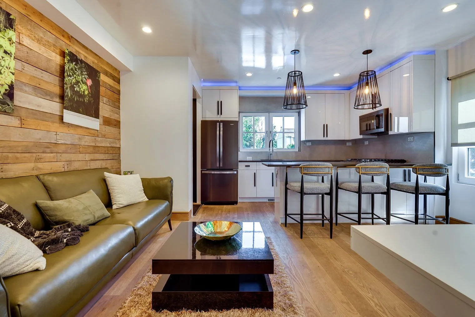 2 bed, 1.0 bath, 742 sqft, $5,225 — Photo 1