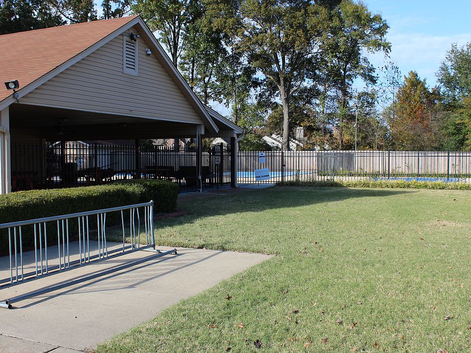 2nd image of 1717 Falling Leaf Dr