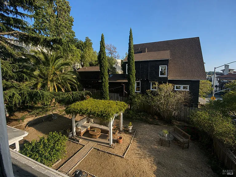 1910 Sonoma Blvd — Photo 7