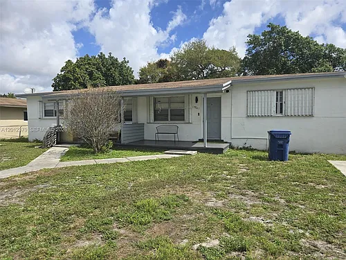 15741 NW 38th Pl #2 Photo 1