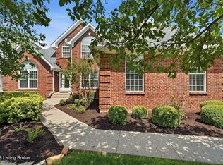 1118 Crosstimbers Dr, Louisville, KY 40245