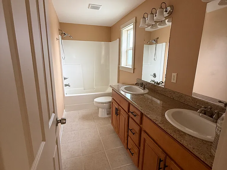 2105 NE Cleveland Ave — Photo 13