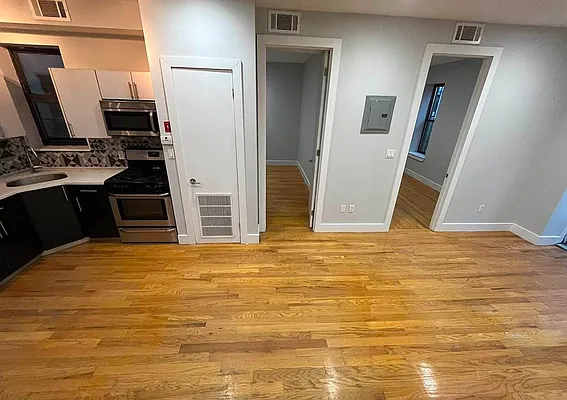 Rented by Skyhigh Realty NYC LLC | media 11