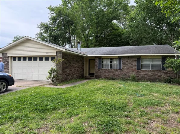 2892 N Peg Ln, Fayetteville, AR 72703