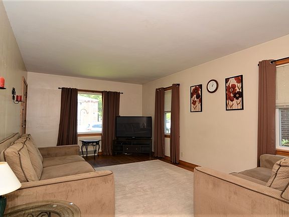 5th image of 2025 E Mulberry St