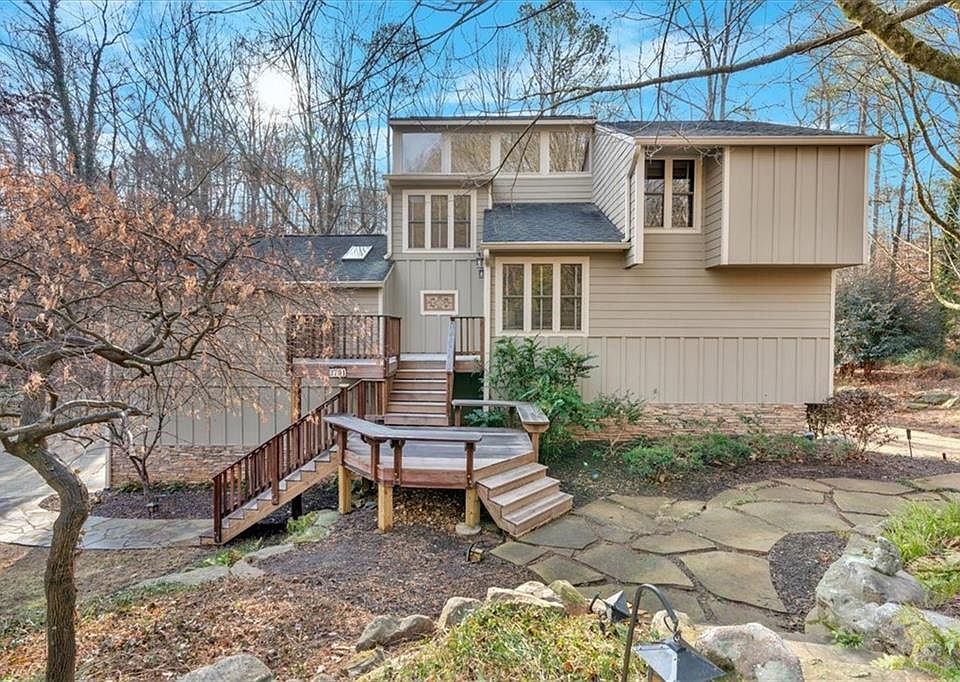 1st image of 3791 Oxford Way E