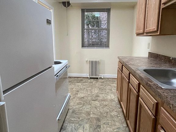 3rd image of 4911 Hampden Ln APT 2