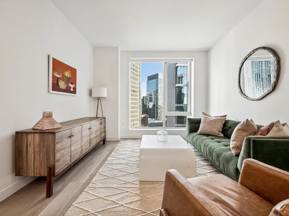 17 Hanover Place 23C image 1 of 7