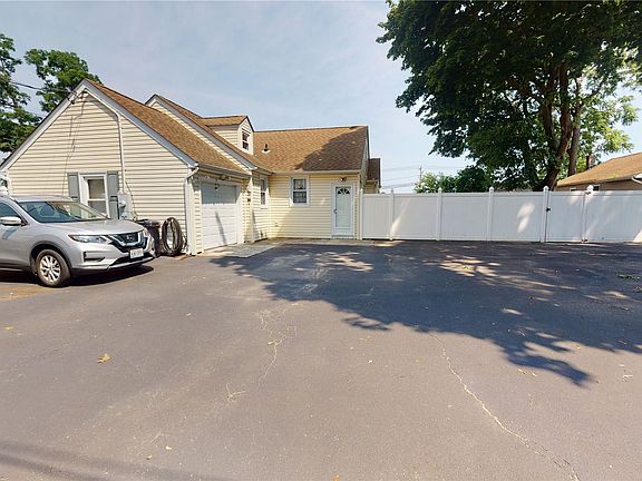 3rd image of 11 Adirondack Dr