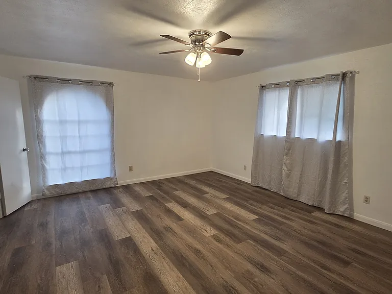 10247 Green Ash Rd — Photo 9
