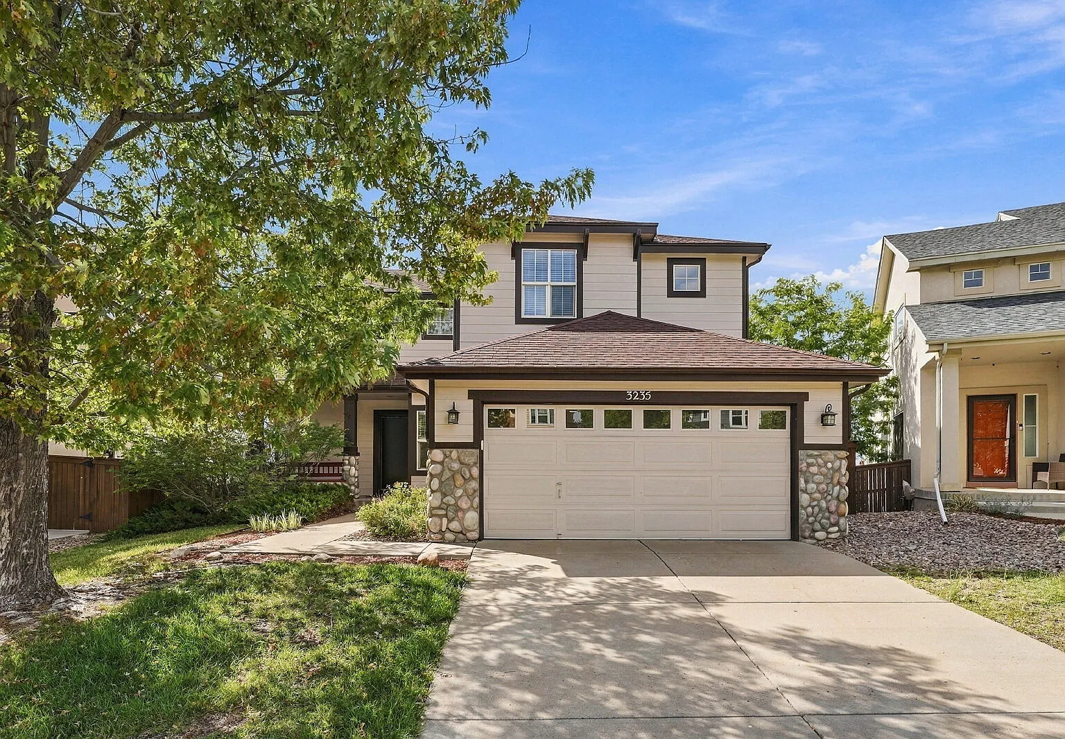 3 bed, 3.0 bath, 2668 sqft, $3,346 — Photo 1