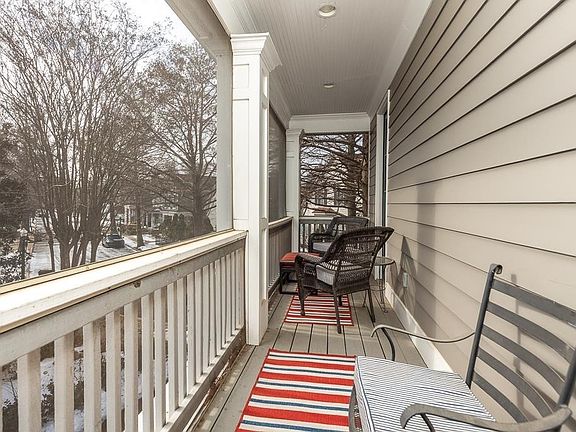3rd image of 170 Harbor Isle Cir N
