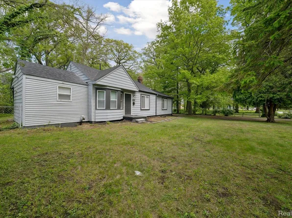 26046 Carlysle St, Inkster, MI 48141