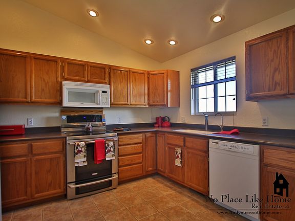 4th image of 740 Calle Bonita