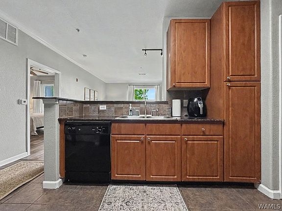 4th image of 600 13th St APT 343