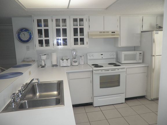 2nd image of 402 Padre Blvd
