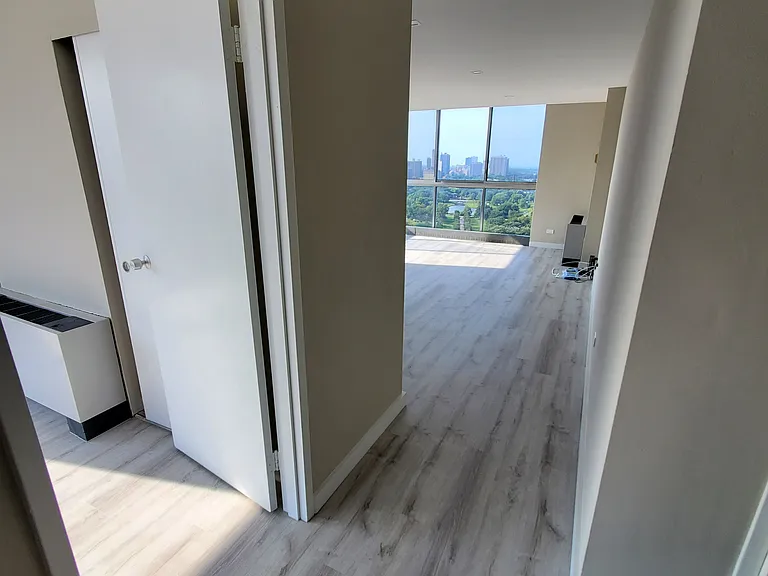 1555 N Dearborn Pkwy #27E — Photo 13