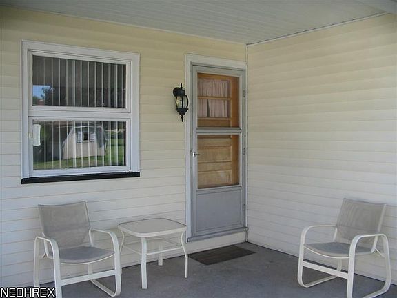 3rd image of 1142 Detroit Ave