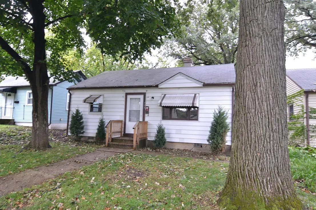408 Park Dr photo 1