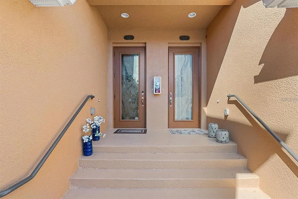3 bed, 2.0 bath, 2108 sqft, $7,000 — Photo 2