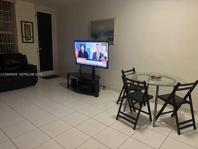 The Decoplage Condo — Photo 3