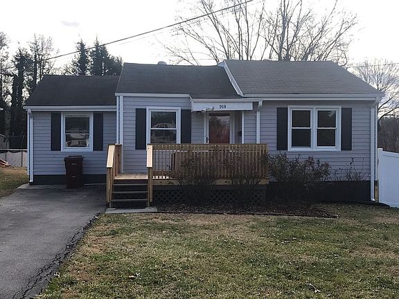 4th image of 918 Lake Dr