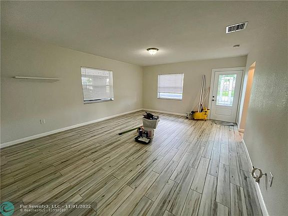 4th image of 1612 NE 34th Dr